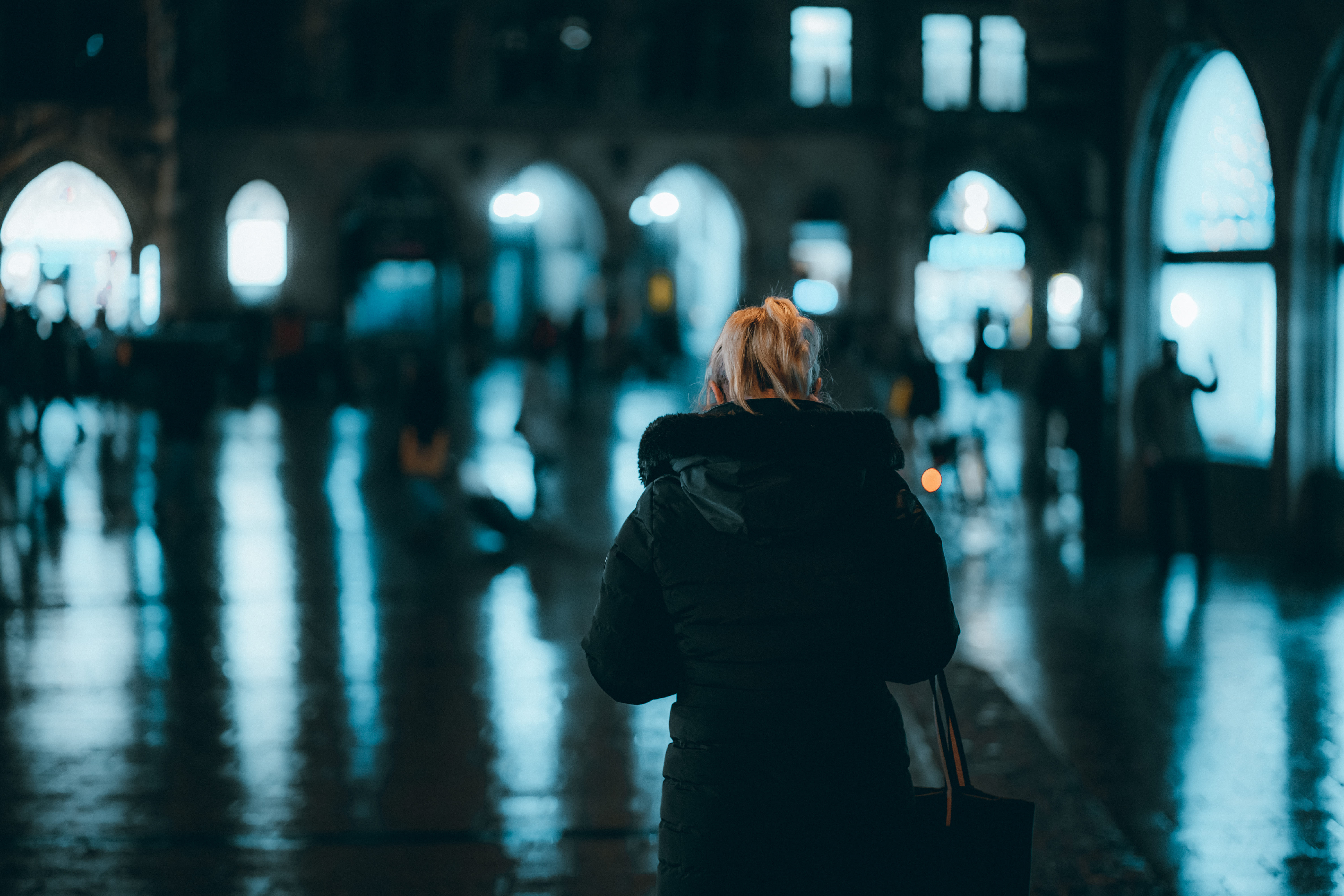 blonde-woman-coat-standing-street-night