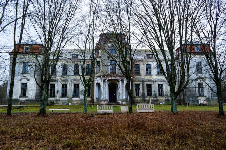 old-abandoned-manor-old-castle-uninhabited-abandoned